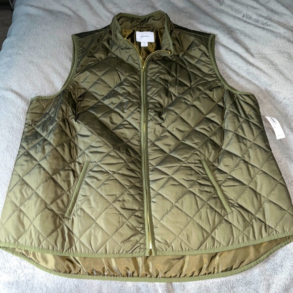 Old Navy Jackets & Blazers - Old Navy puffer vest